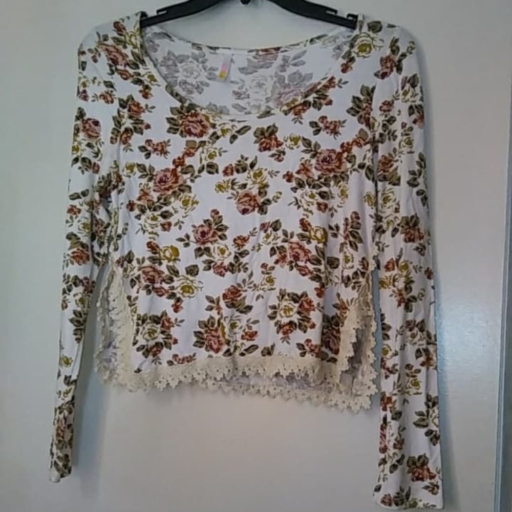❤️❤️❤️floral long sleeve crop top